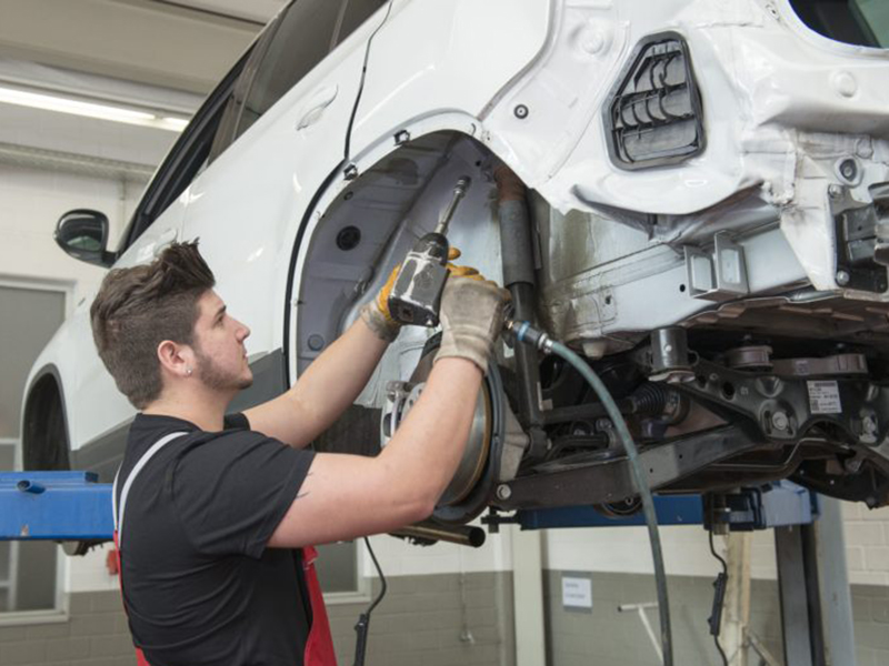 Karosserie- und Fahrzeugbaumechaniker (m/w/d) Schwerpunkt Karosserie-Instandhaltungstechnik