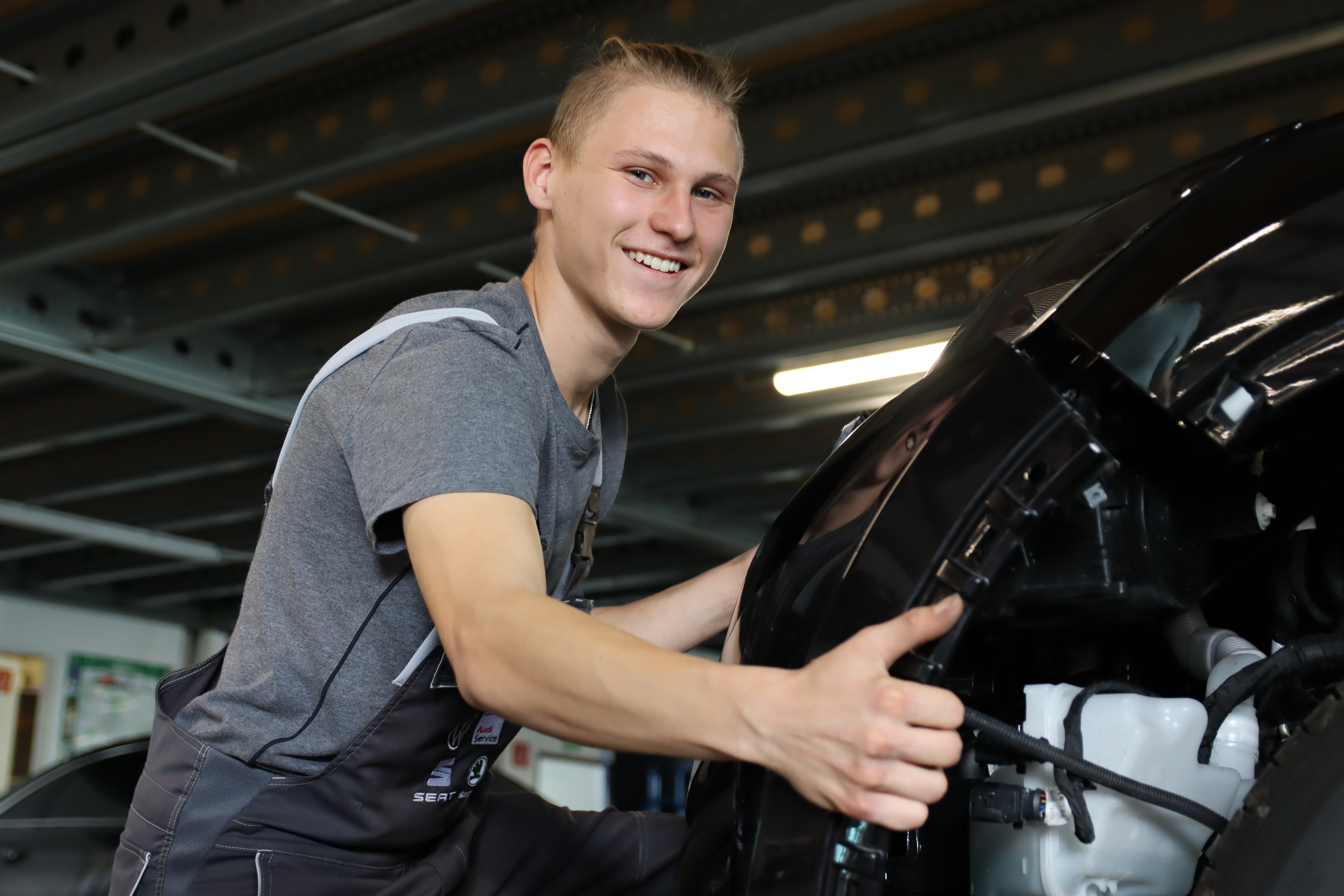 Karosserie- und Fahrzeugbaumechaniker (m/w/d) Schwerpunkt Karosserie-Instandhaltungstechnik